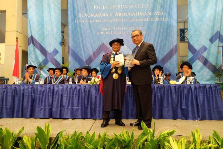 Dari Kuliah Perdana, Universitas Trilogi Persiapkan Kompetensi & Jati Diri Mahasiswanya