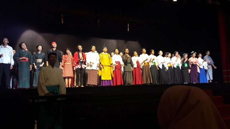 Sri Wahyuningsih Mahasiswi Prodi PG-PAUD Universitas Trilogi Pentas Teater ENJUKU di Tokyo dan Osaka