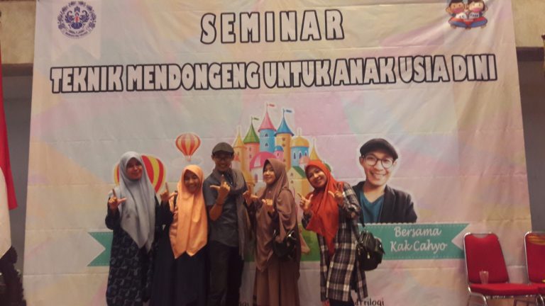 Seminar Tehnik Mendongeng untuk Anak Usia Dini                                     Bersama Kak Cahyo di PG-PAUD Universitas Trilogi