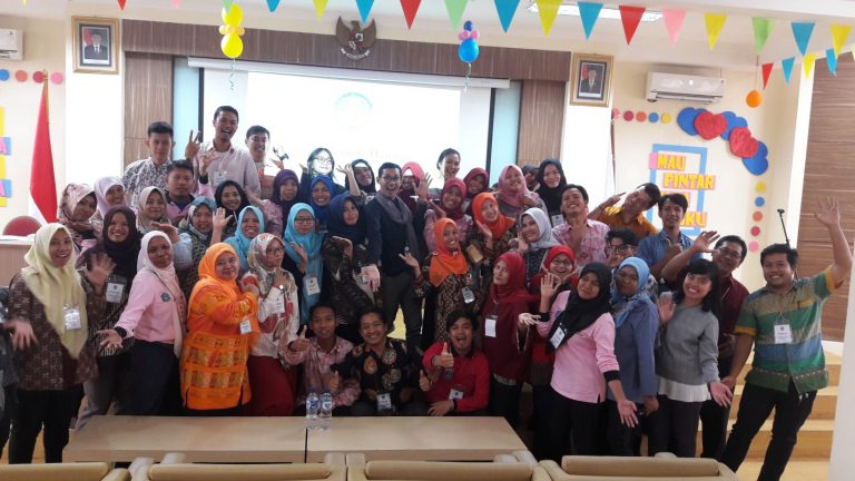 Pelatihan Mendongeng bagi Pengelola Pojok Baca RPTRA (Ruang Publik Terpadu Ramah Anak) bersama Dosen PG-PAUD  Universitas Trilogi