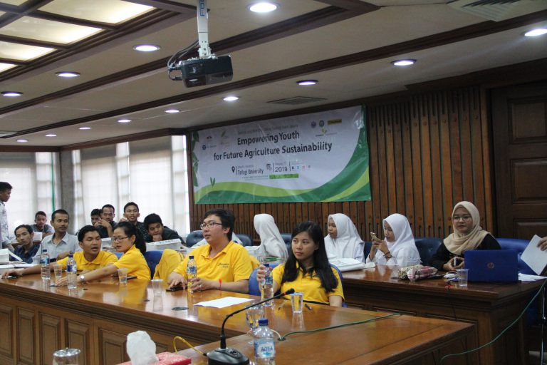 Bersama ASEAN Foundation & Panah Merah, Prodi Agroekoteknologi Gelar Workshop Urban Farming