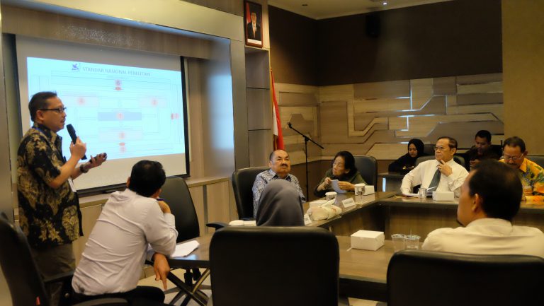 Undang Kemenristek Dikti, Universitas Trilogi Akselerasi Kegiatan Penelitian Berorientasi Keteknososiopreneuran