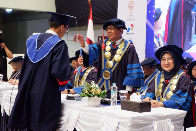 [Gallery] Wisuda Universitas Trilogi 2025