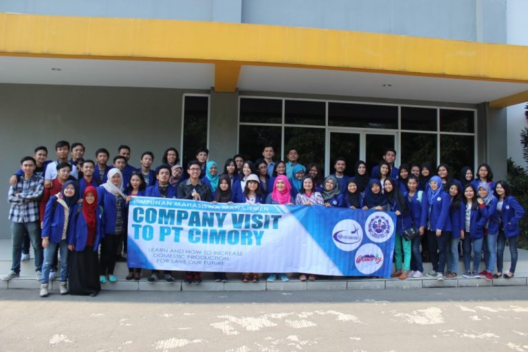 Mahasiswa Manajemen “Company Visit Cimori Perusahaan Susu Sapi Cisarua Bogor” 19 April 2019