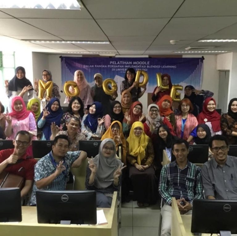 DOSEN — Manajemen “Pelatihan Moodle dalam Rangka Persiapan Implementasi Blended Learning” Mei 2018