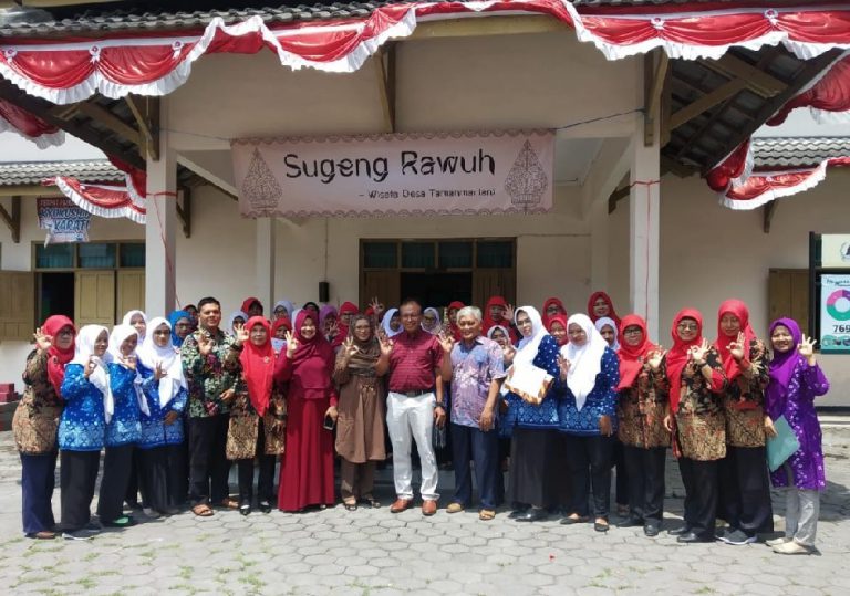 Prof. Mudrajad Kuncoro menghadiri Pelatihan Lanjutan (40 Jam) “Pembelajaran PAUD berbasis Kearifan Lokal” di Desa Taman Martani Sleman