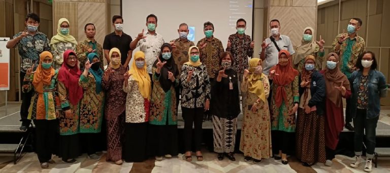 Kurator Mia Rachmawaty melakukan Kurasi Video Pembelajaran PAUD di Kegiatan Kurasi Video BDR II Balitbang dan Perbukuan Kemdikbud