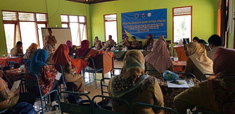 Pelatihan Dasar (40 Jam) Pembelajaran PAUD berbasis Kearifan Lokal oleh Tim Dosen Prodi PG-PAUD Universitas Trilogi di Desa Krambil Sawit Gunung Kidul Yogyakarta