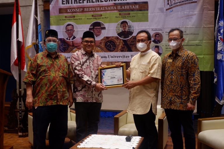 Buku ini Layak Jadi Buku Wajib Kuliah