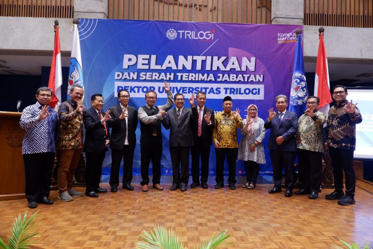 Prof. Dr. Pramono Dilantik Sebagai Rektor Universitas Trilogi