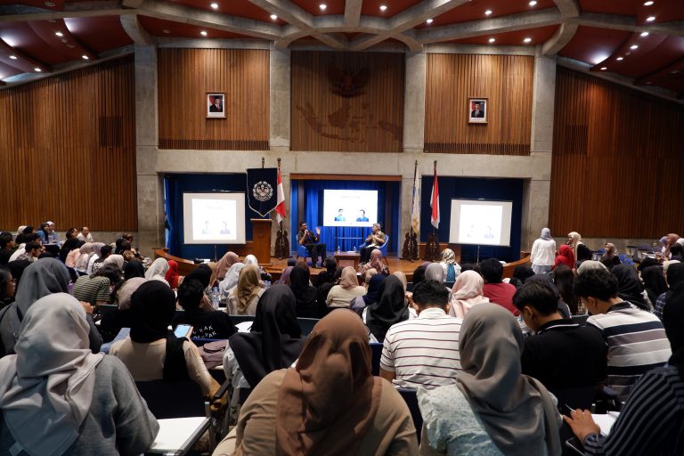 Universitas Trilogi dan Sunway University Malaysia Gelar Kuliah Umum.
