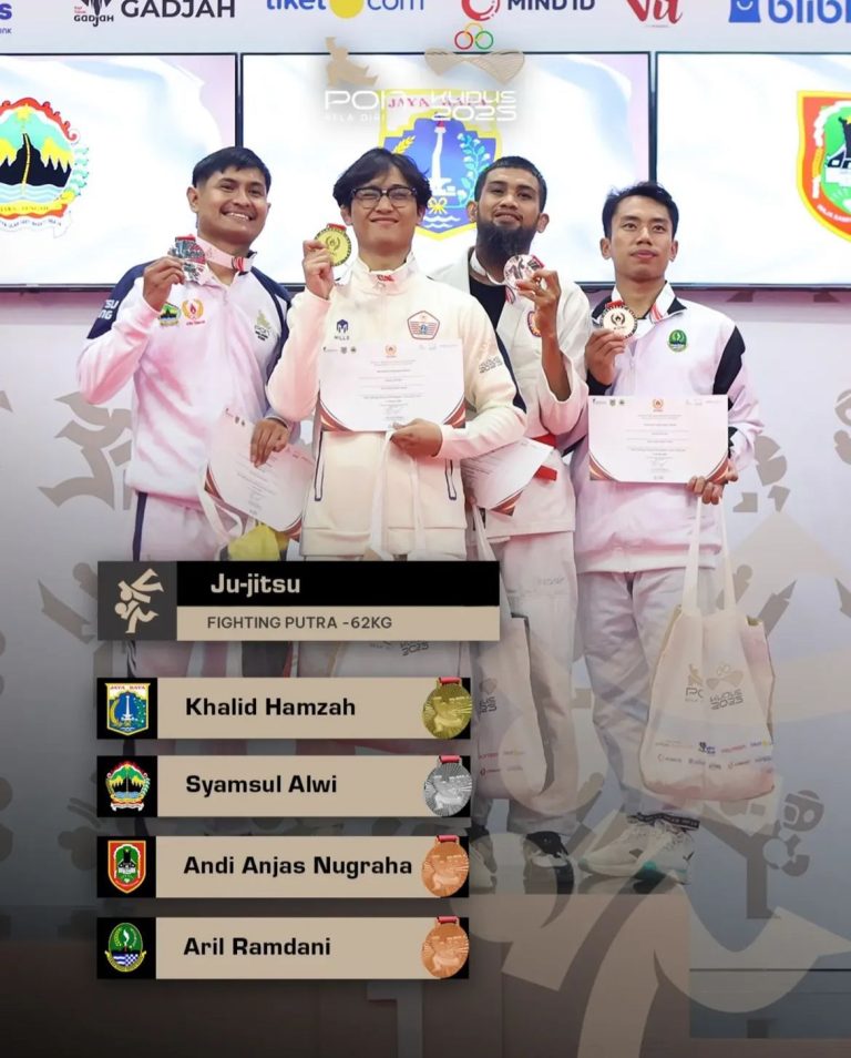 Khalid Hamzah Mahasiswa Universitas Trilogi Raih Emas pada PON Bela Diri 2025.