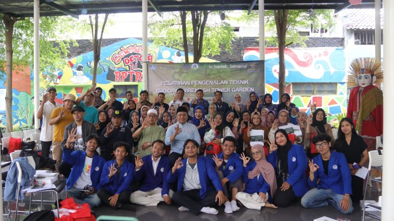 PSPP Universitas Trilogi Gandeng Warga Duren Tiga, Dorong Inspirasi Pertanian Mandiri Perkotaan