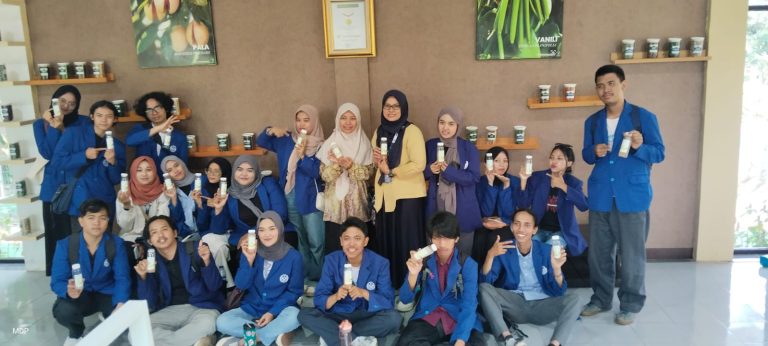 Kunjungan Lapang Mata Kuliah Teknologi Budidaya Tanaman Mahasiswa Agribisnis Universitas Trilogi ke Balai Perakitan dan Pengujian Tanaman Obat dan Aromatik